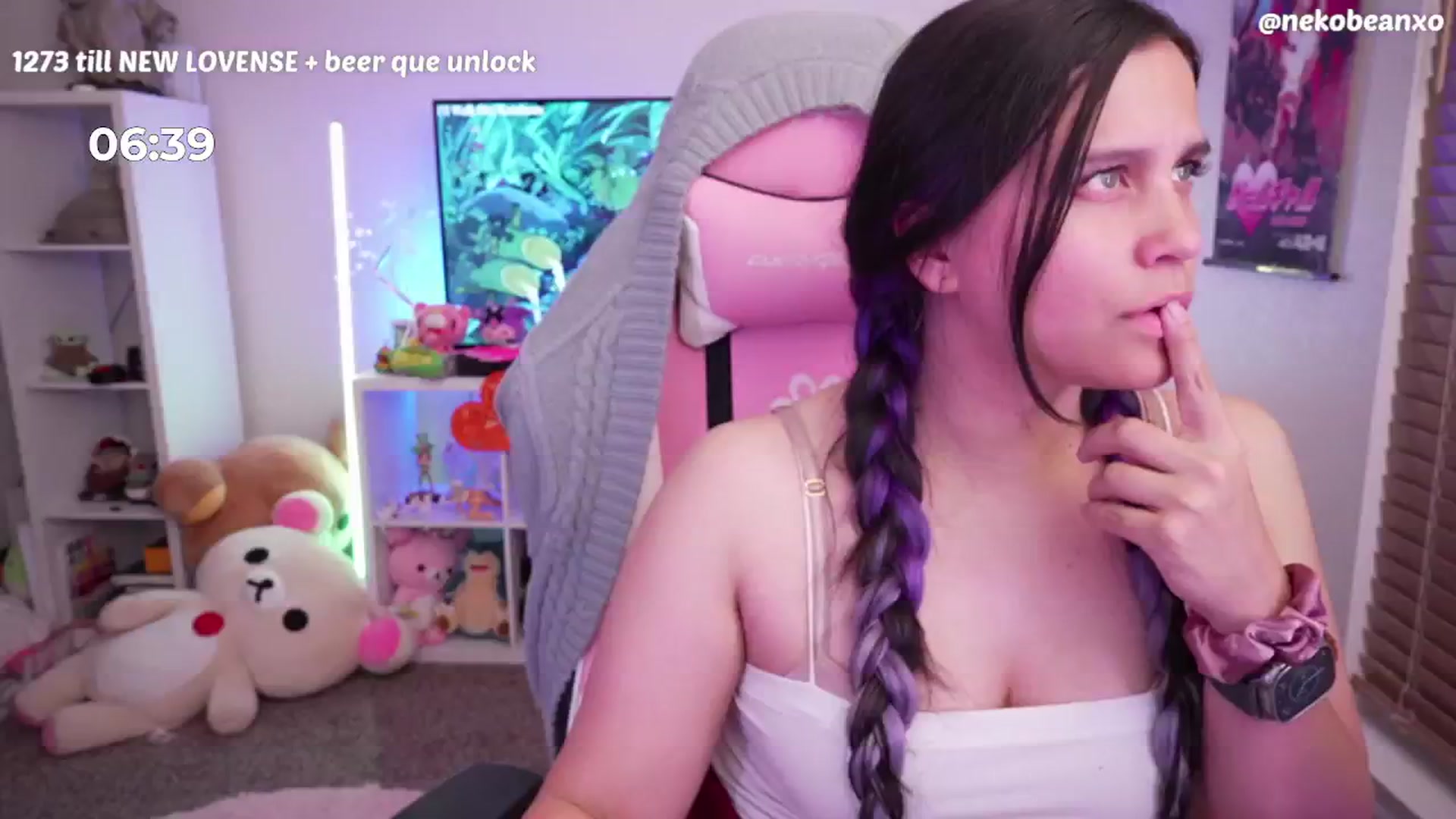 Gallery image thumbnail from Nekobeanxo's myfreecams stream on, 07/08/2024, 04:12 image 14 of 20