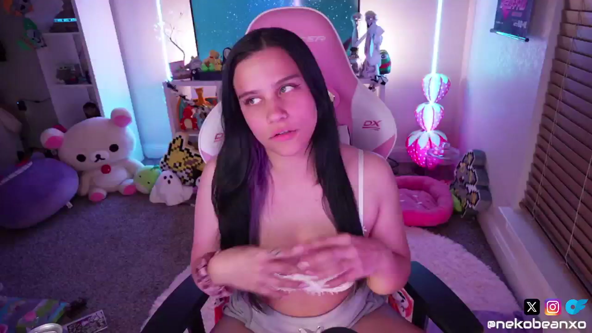 Gallery image thumbnail from Nekobeanxo's myfreecams stream on, 10/10/2024, 06:17 image 3 of 20