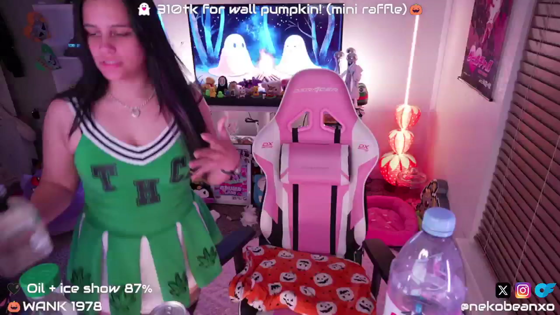 Gallery image thumbnail from Nekobeanxo's myfreecams stream on, 10/13/2024, 06:43 image 1 of 20