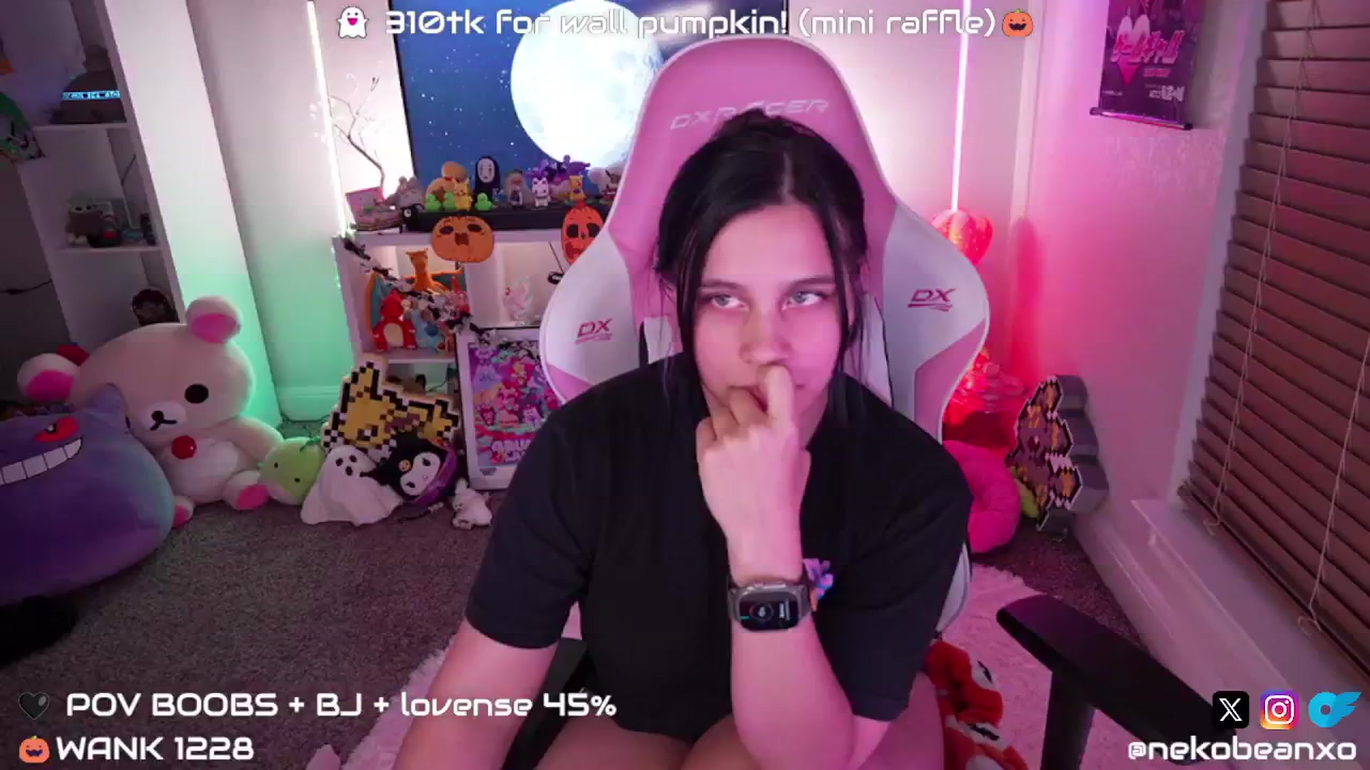 Gallery image thumbnail from Nekobeanxo's myfreecams stream on, 10/15/2024, 05:31 image 4 of 20