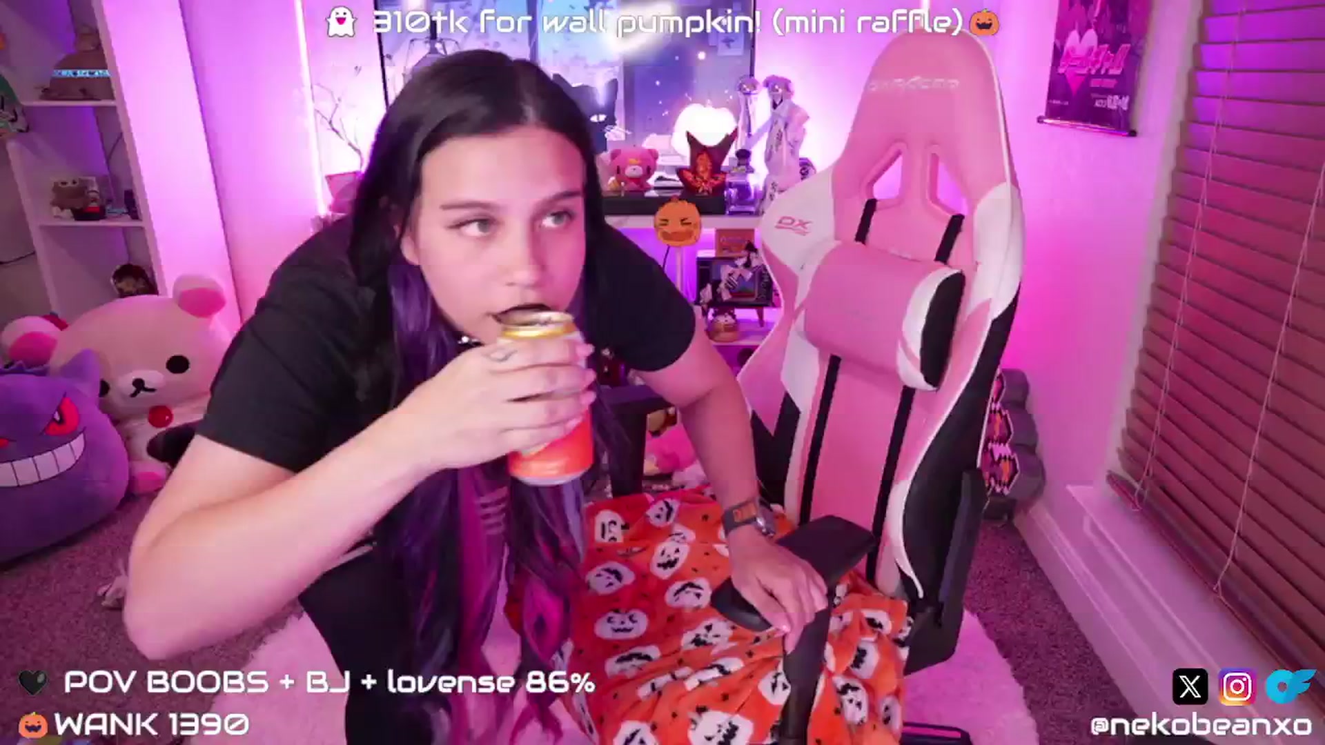 Gallery image thumbnail from Nekobeanxo's myfreecams stream on, 10/21/2024, 02:34 image 15 of 20
