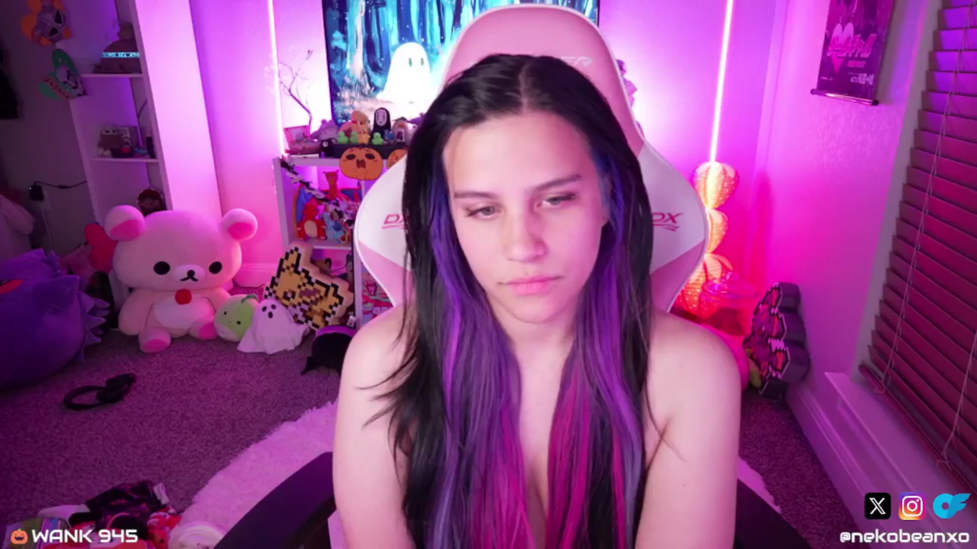 Gallery image thumbnail from Nekobeanxo's myfreecams stream on, 10/25/2024, 08:19 image 17 of 20