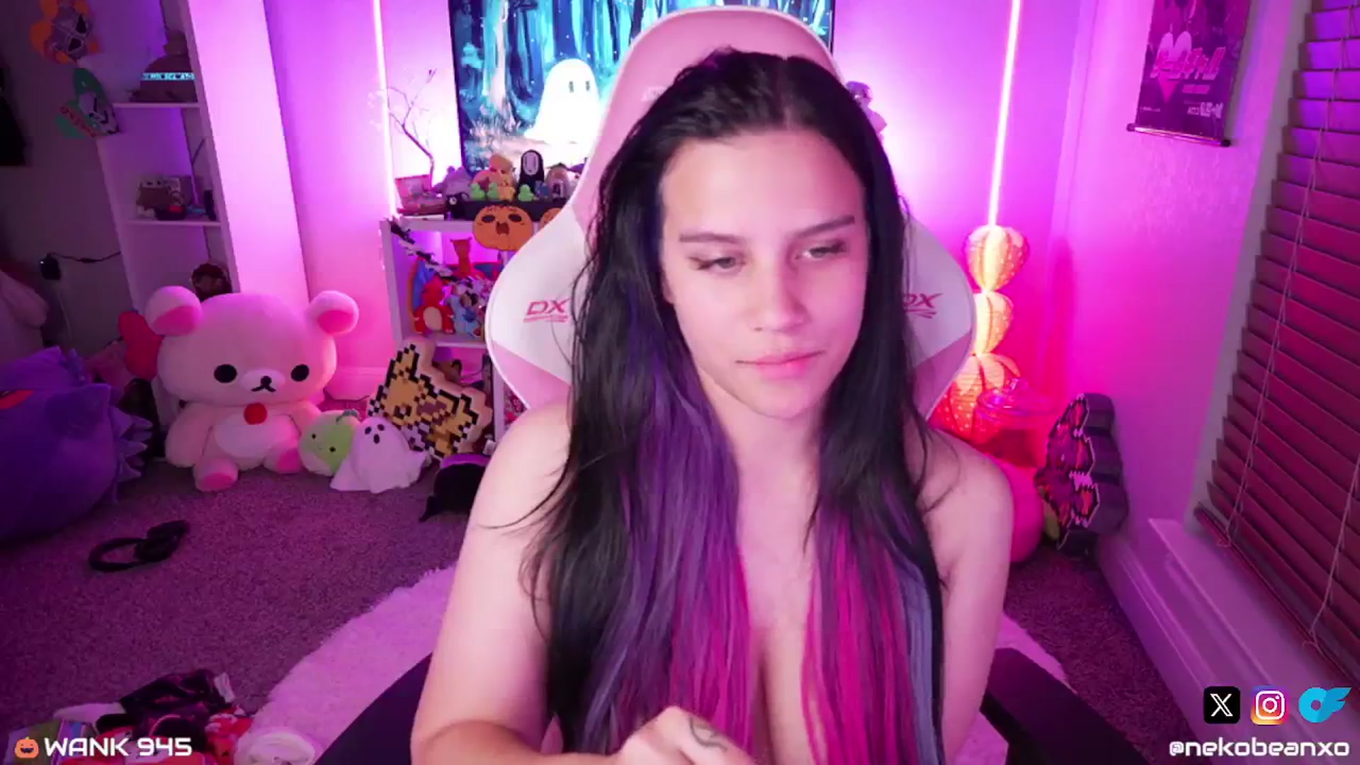 Gallery image thumbnail from Nekobeanxo's myfreecams stream on, 10/25/2024, 08:19 image 16 of 20