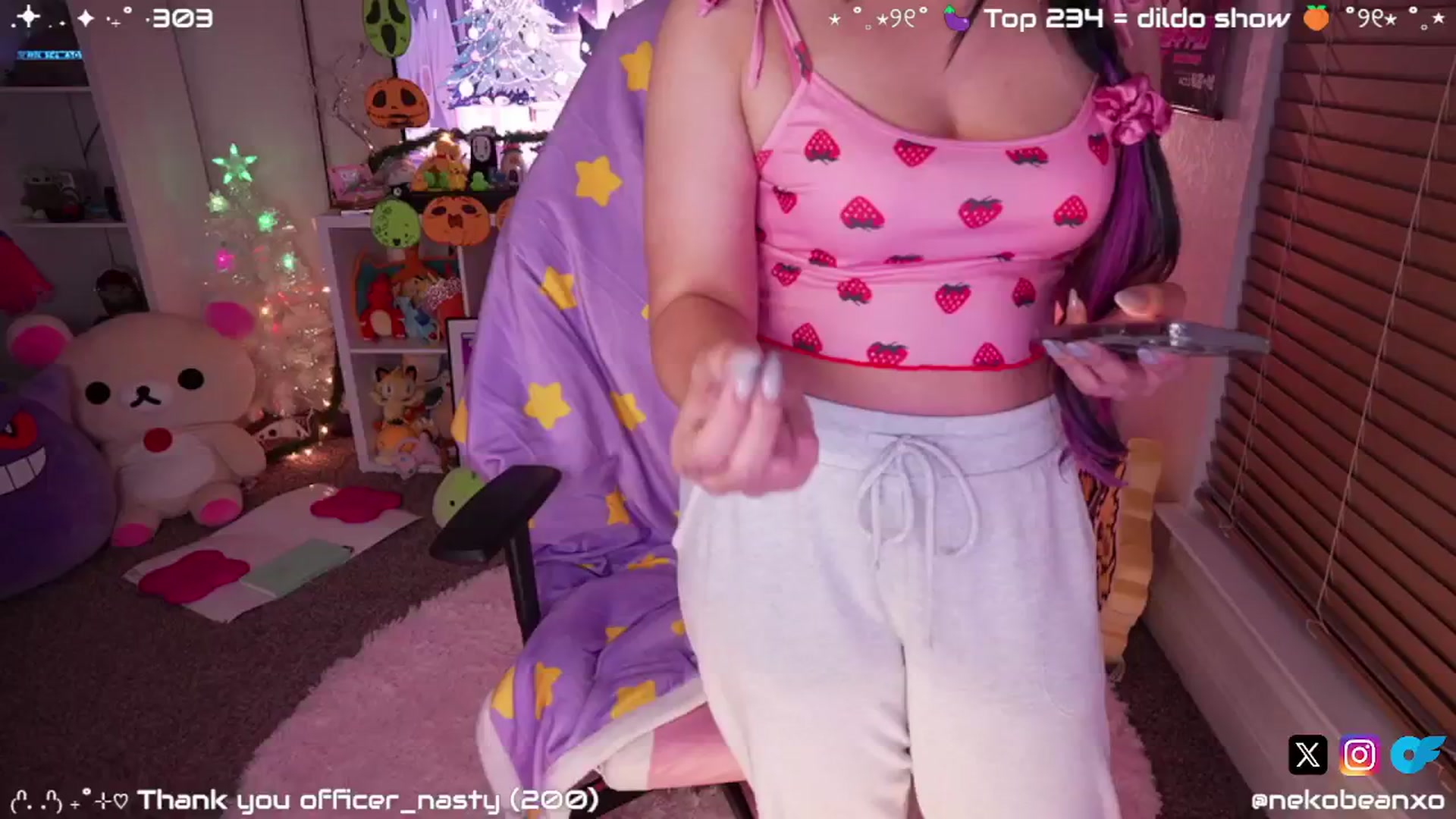Gallery image thumbnail from Nekobeanxo's myfreecams stream on, 11/21/2024, 06:48 image 10 of 20
