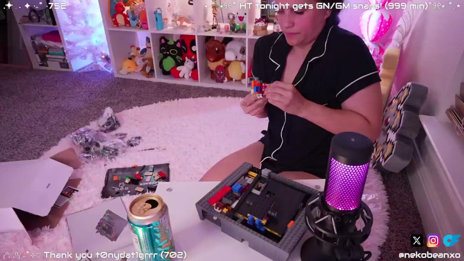 Gallery image thumbnail from Nekobeanxo's myfreecams stream on, 12/16/2024, 06:44 image 19 of 20