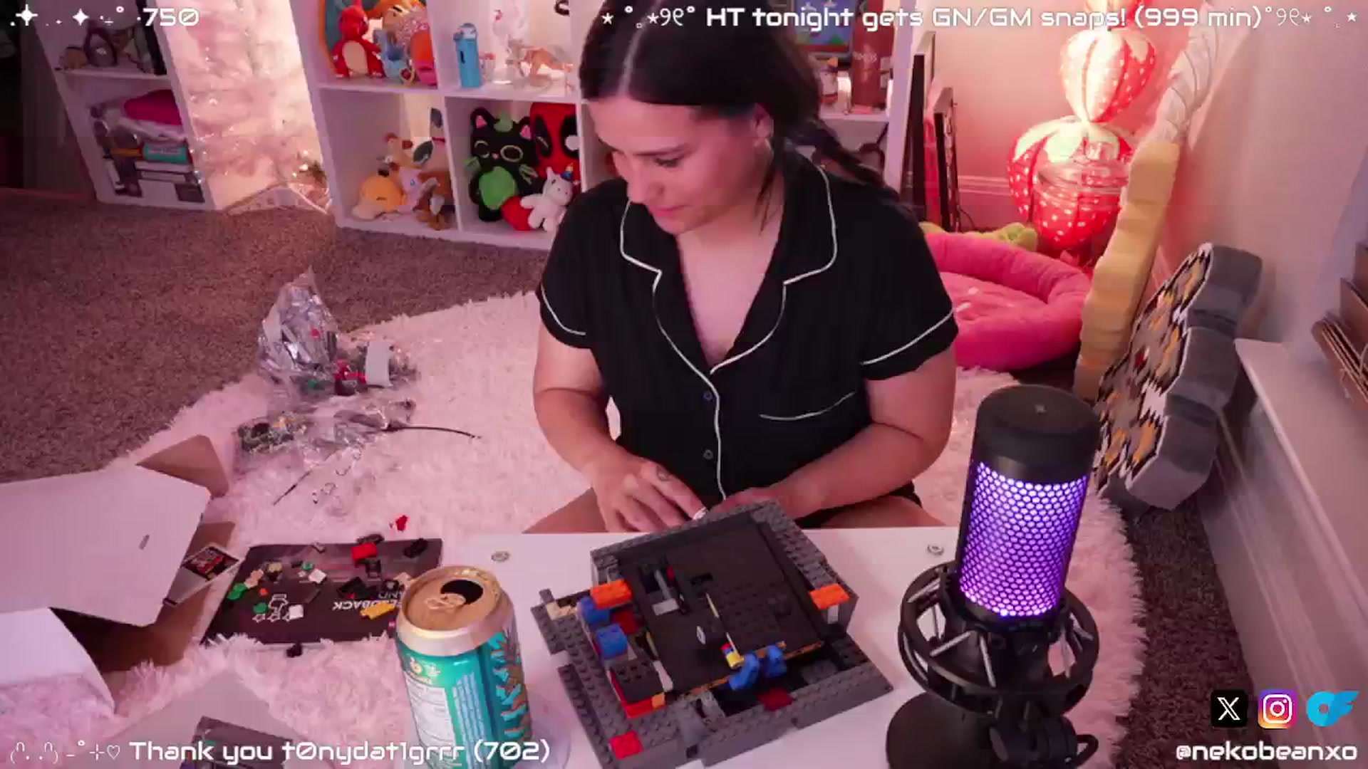 Gallery image thumbnail from Nekobeanxo's myfreecams stream on, 12/16/2024, 06:44 image 12 of 20