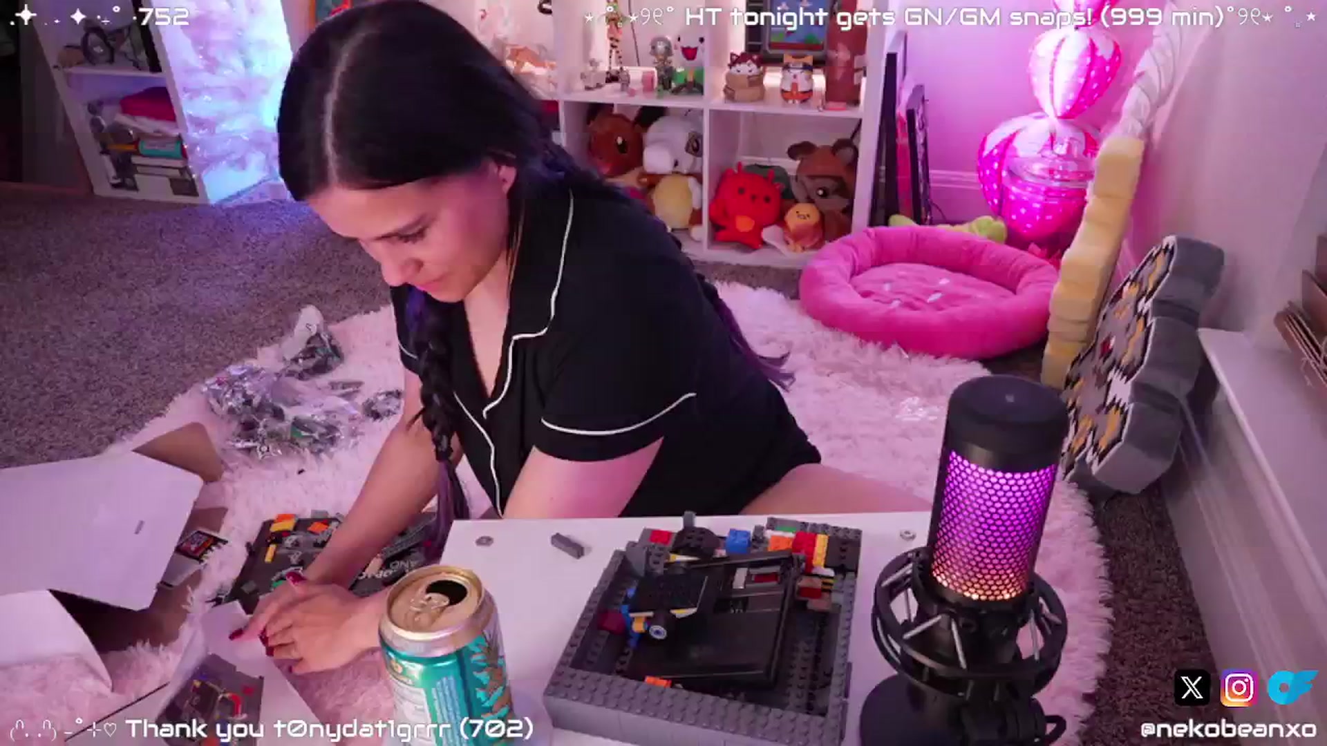 Gallery image thumbnail from Nekobeanxo's myfreecams stream on, 12/16/2024, 06:44 image 15 of 20