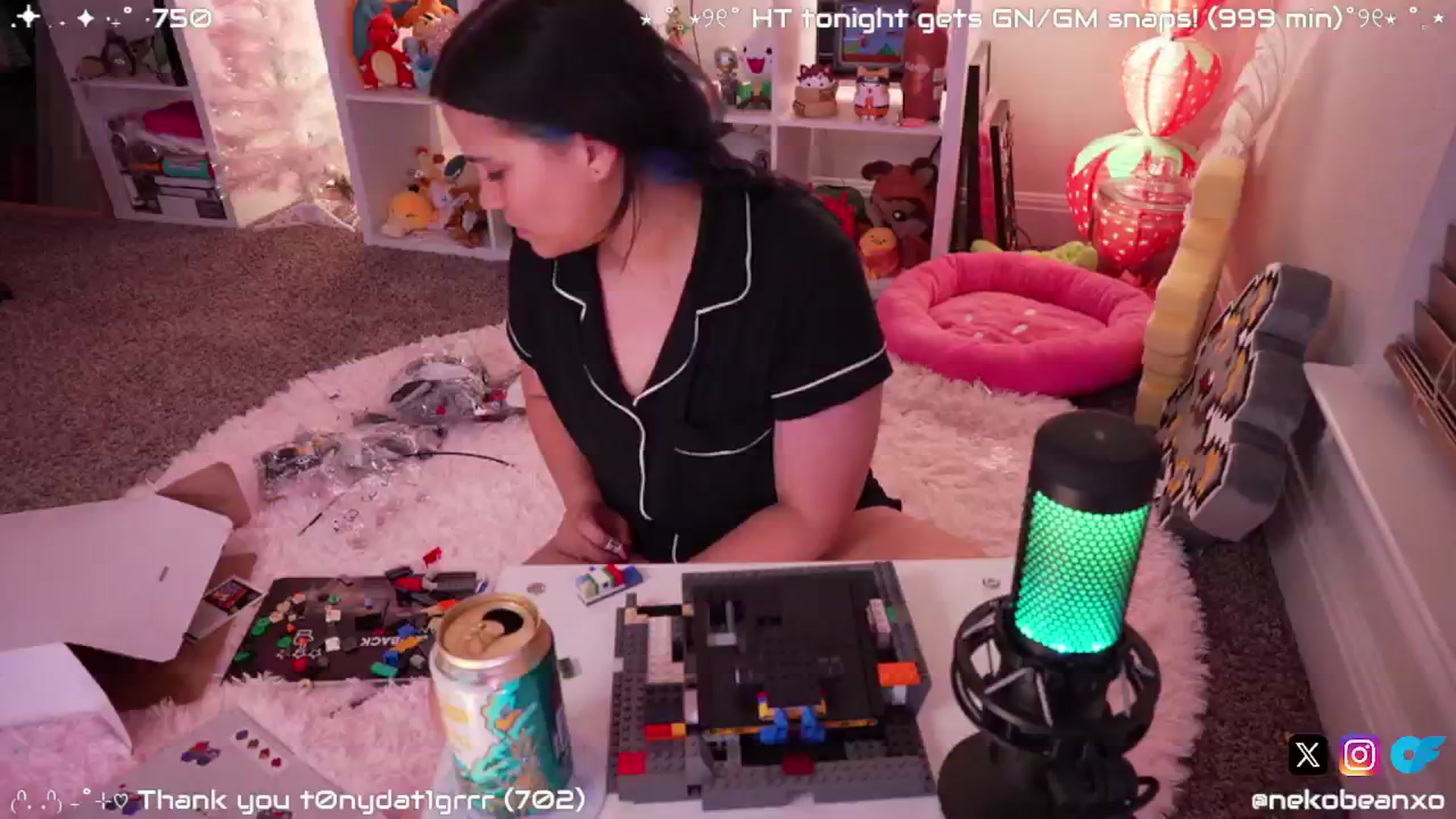 Gallery image thumbnail from Nekobeanxo's myfreecams stream on, 12/16/2024, 06:44 image 10 of 20