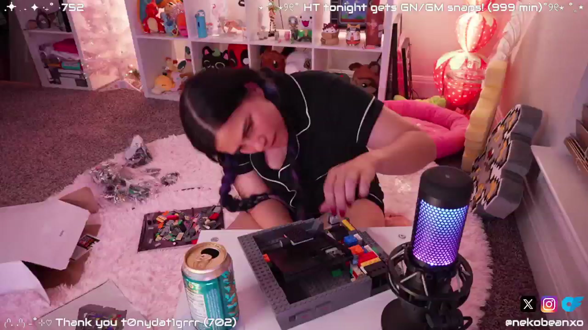 Gallery image thumbnail from Nekobeanxo's myfreecams stream on, 12/16/2024, 06:44 image 16 of 20