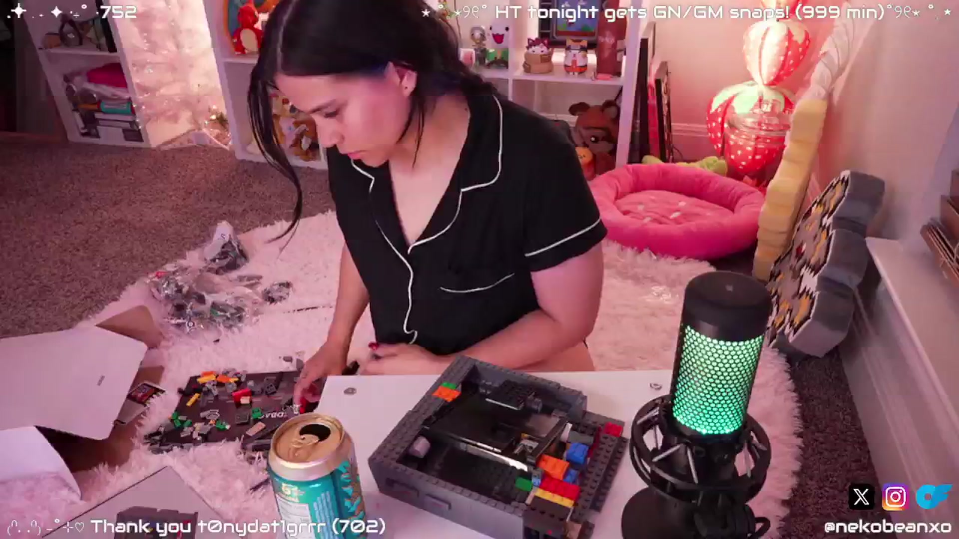 Gallery image thumbnail from Nekobeanxo's myfreecams stream on, 12/16/2024, 06:44 image 14 of 20