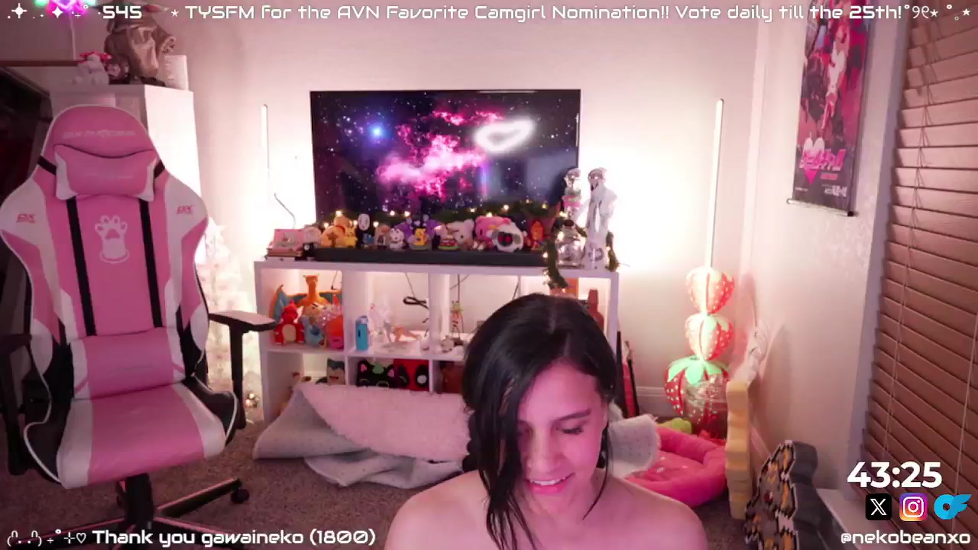 Gallery image thumbnail from Nekobeanxo's myfreecams stream on, 12/20/2024, 07:31 image 15 of 20