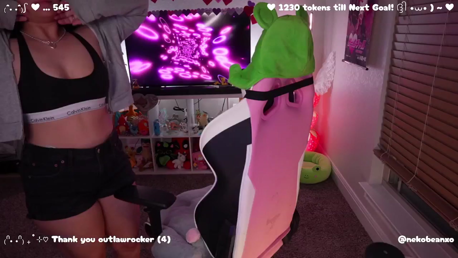 Gallery image thumbnail from Nekobeanxo's myfreecams stream on, 04/08/2025, 06:11 image 2 of 20