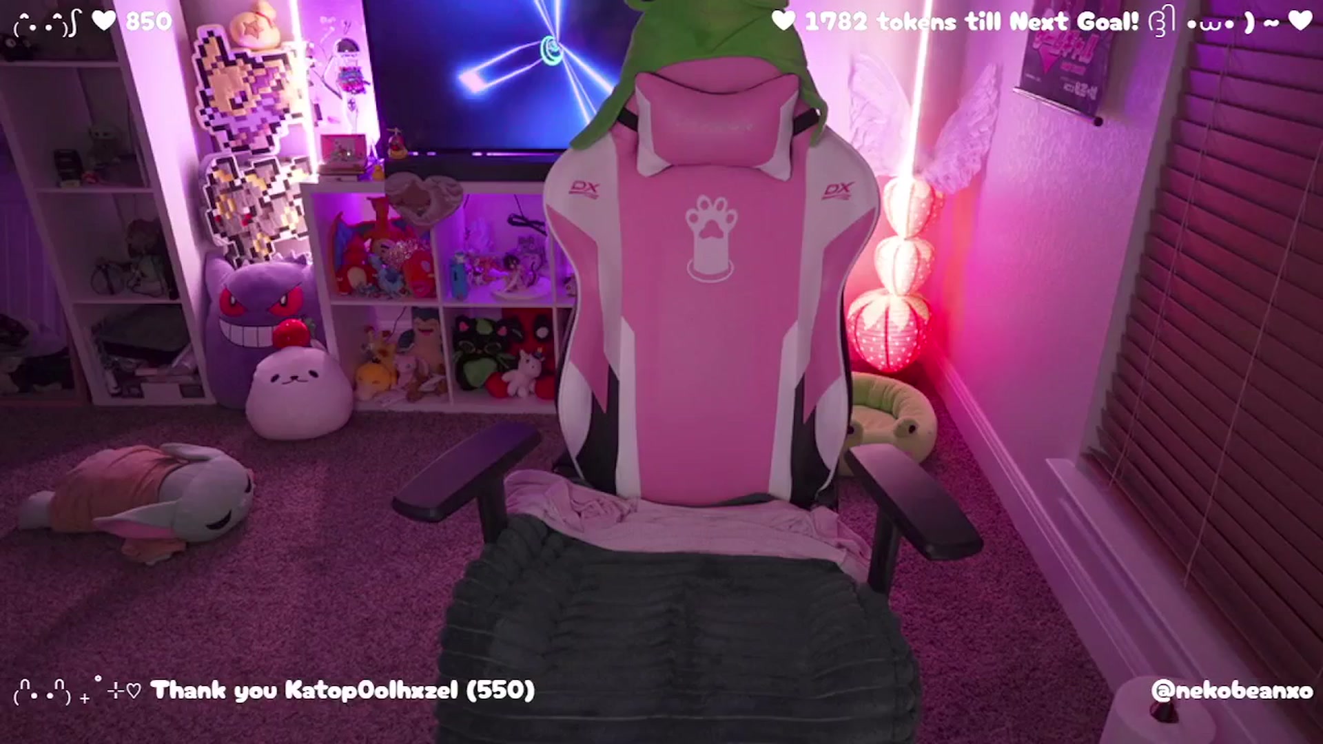 Gallery image thumbnail from Nekobeanxo's myfreecams stream on, 04/29/2025, 05:05 image 13 of 20