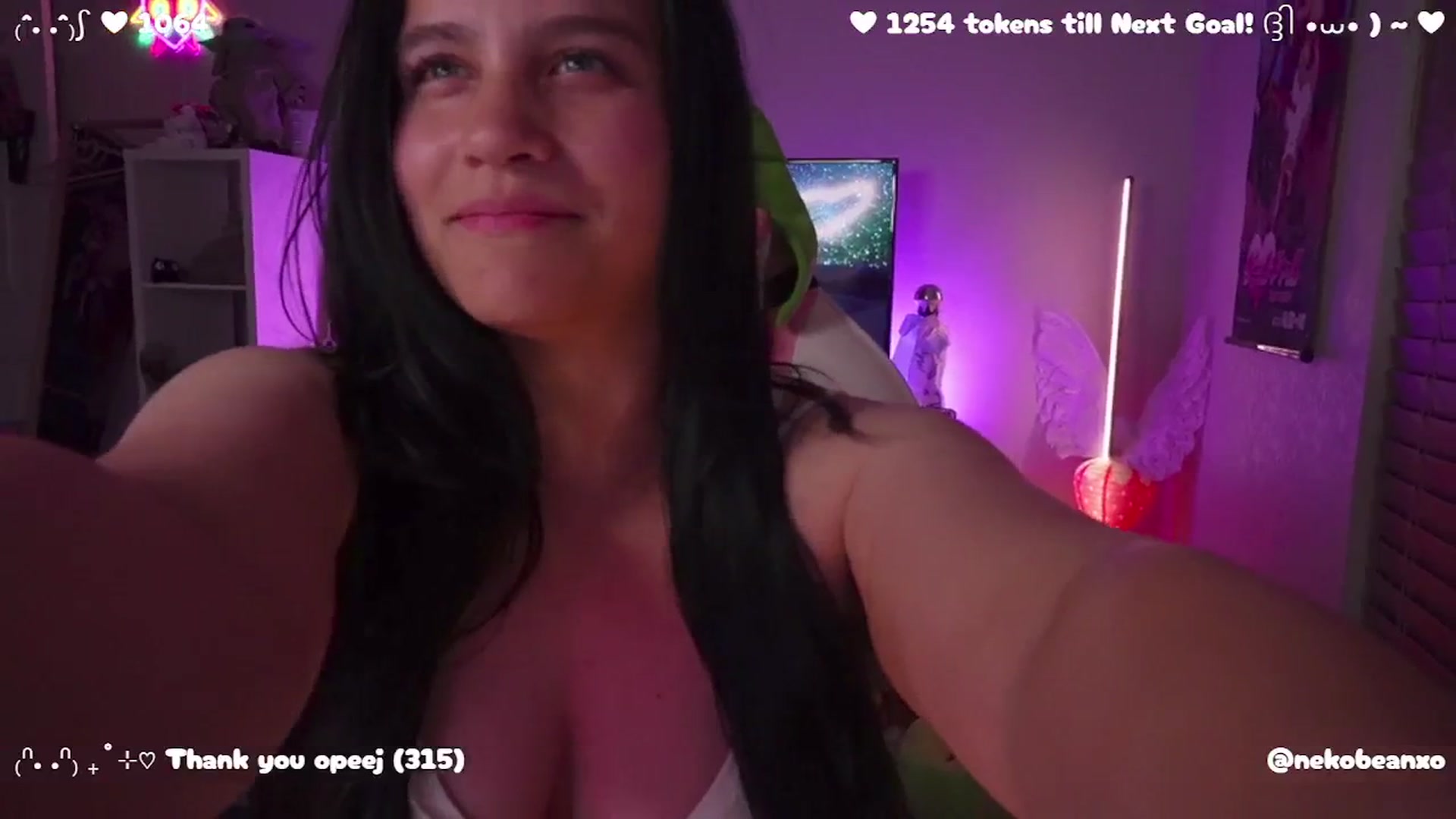 Gallery image thumbnail from Nekobeanxo's myfreecams stream on, 05/02/2025, 04:40 image 4 of 20