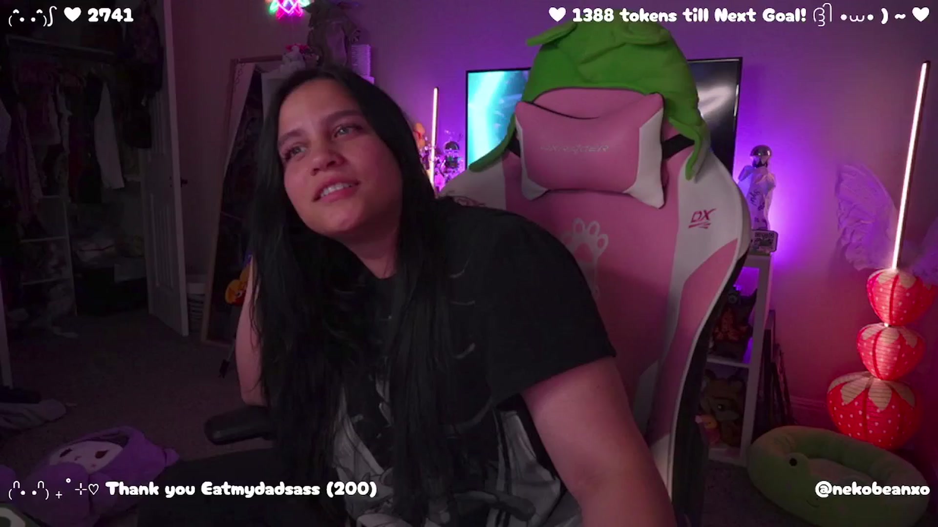 Gallery image thumbnail from Nekobeanxo's myfreecams stream on, 06/03/2025, 05:08 image 17 of 20
