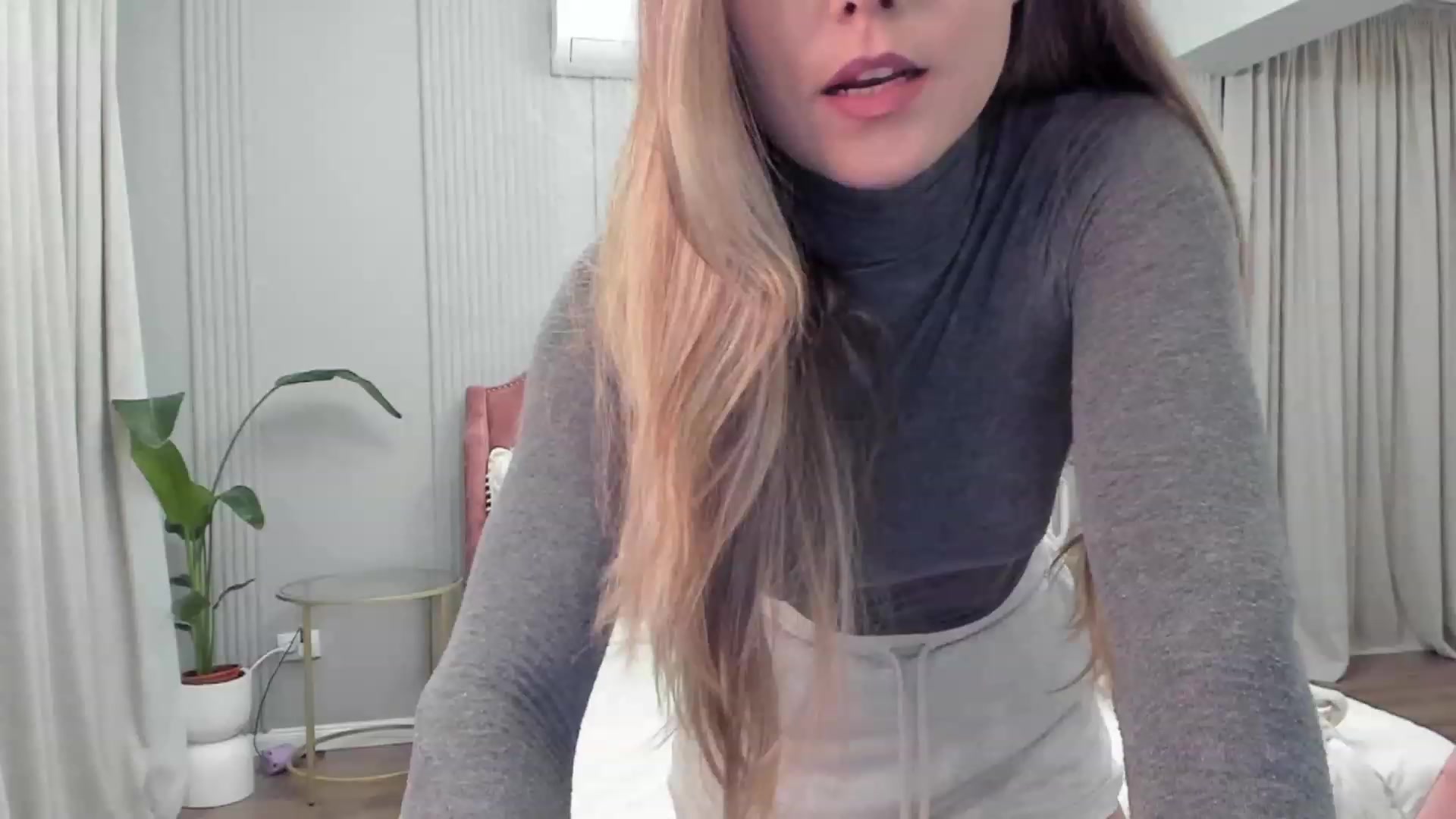 Gallery image thumbnail from NellieCutest's myfreecams stream on, 11/17/2022, 21:38 image 2 of 20