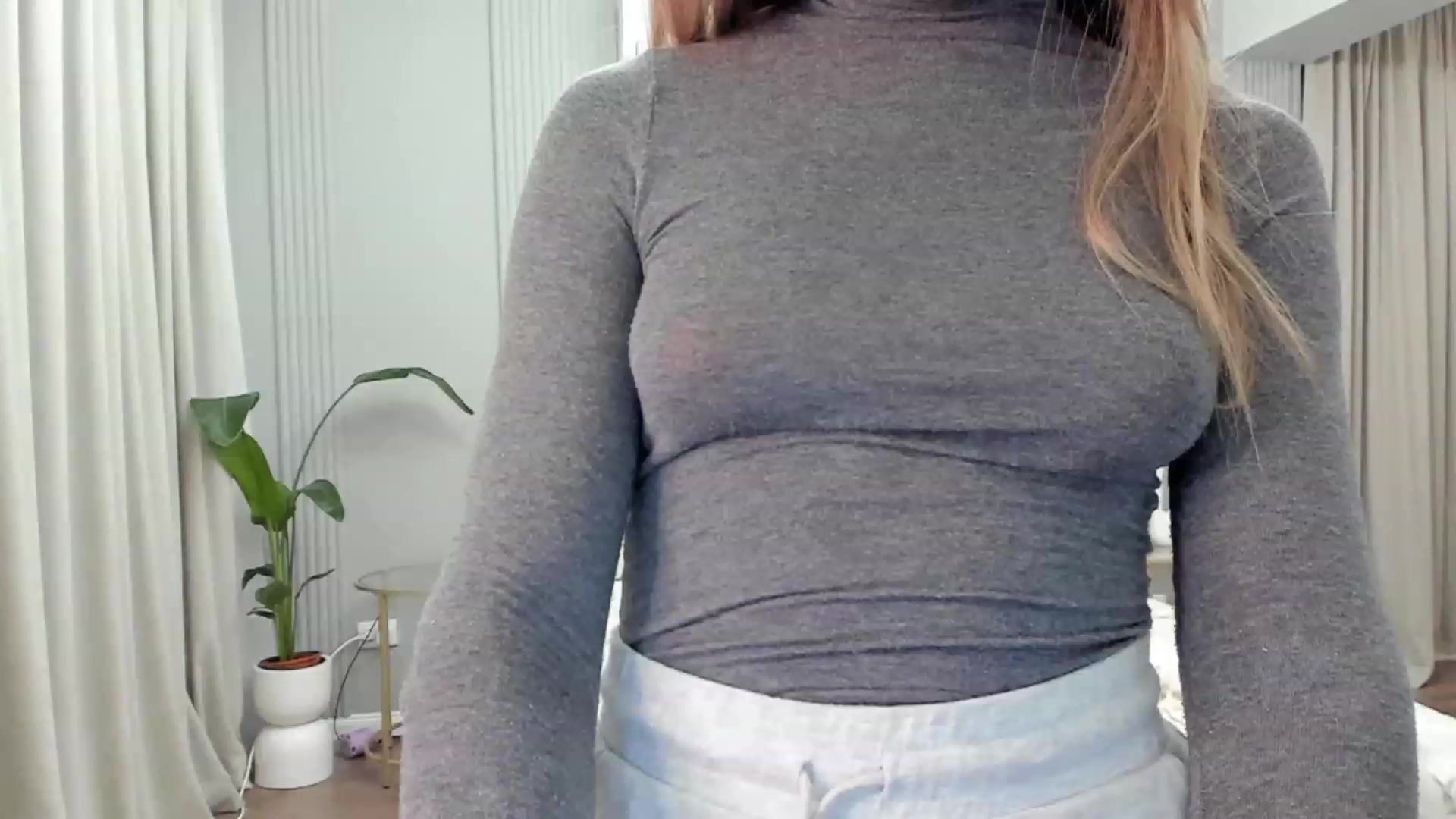 Gallery image thumbnail from NellieCutest's myfreecams stream on, 11/17/2022, 21:38 image 5 of 20