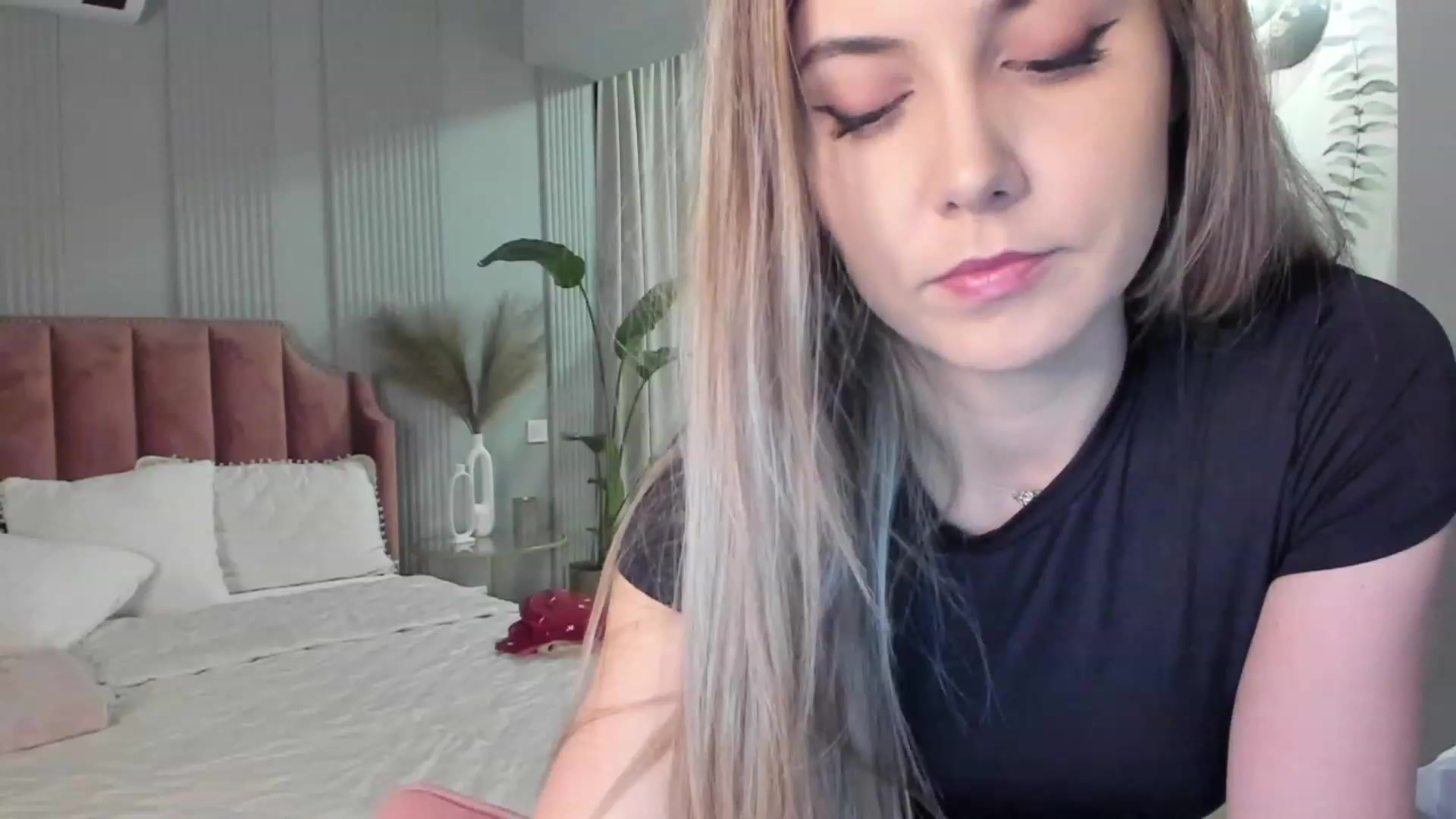 Gallery image thumbnail from NellieCutest's myfreecams stream on, 11/26/2022, 21:42 image 3 of 20
