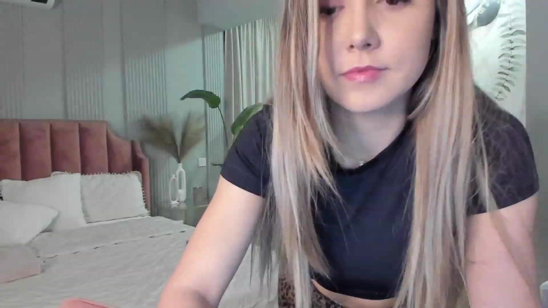 Gallery image thumbnail from NellieCutest's myfreecams stream on, 11/26/2022, 21:42 image 2 of 20
