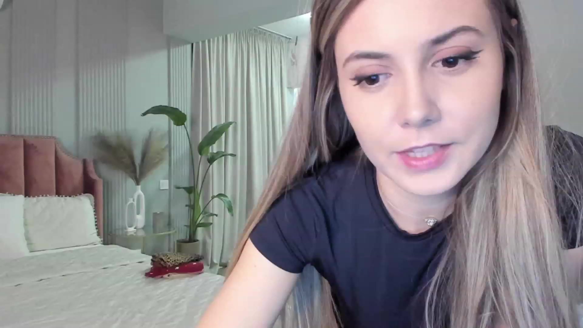 Gallery image thumbnail from NellieCutest's myfreecams stream on, 11/26/2022, 21:42 image 12 of 20
