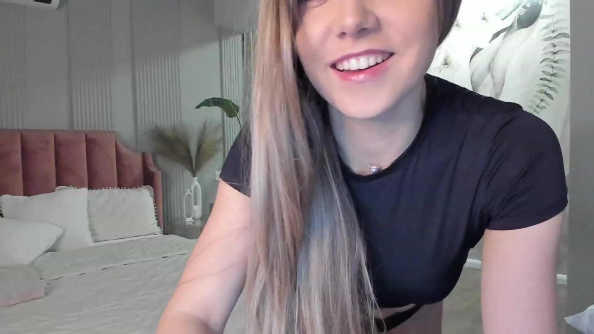 Gallery image thumbnail from NellieCutest's myfreecams stream on, 11/26/2022, 21:42 image 5 of 20