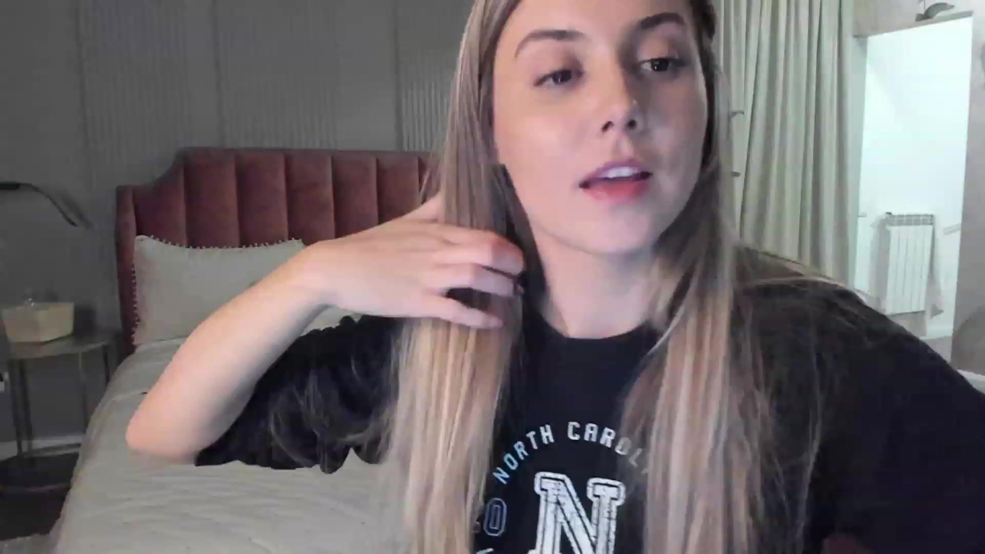 Gallery image thumbnail from NellieCutest's myfreecams stream on, 11/27/2022, 22:19 image 8 of 20