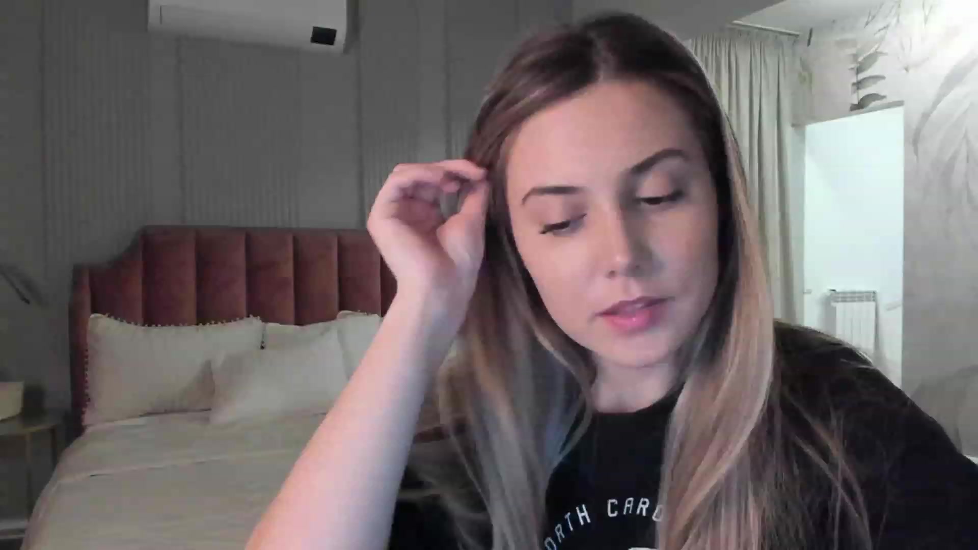 Gallery image thumbnail from NellieCutest's myfreecams stream on, 11/27/2022, 22:19 image 7 of 20