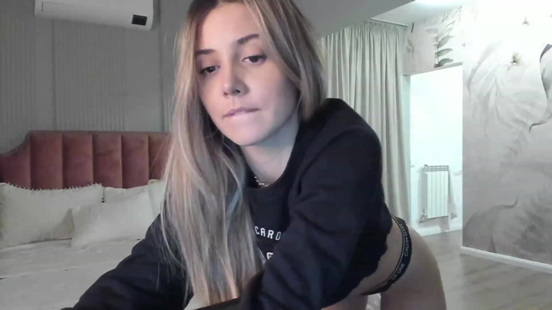Gallery image thumbnail from NellieCutest's myfreecams stream on, 11/27/2022, 22:19 image 3 of 20