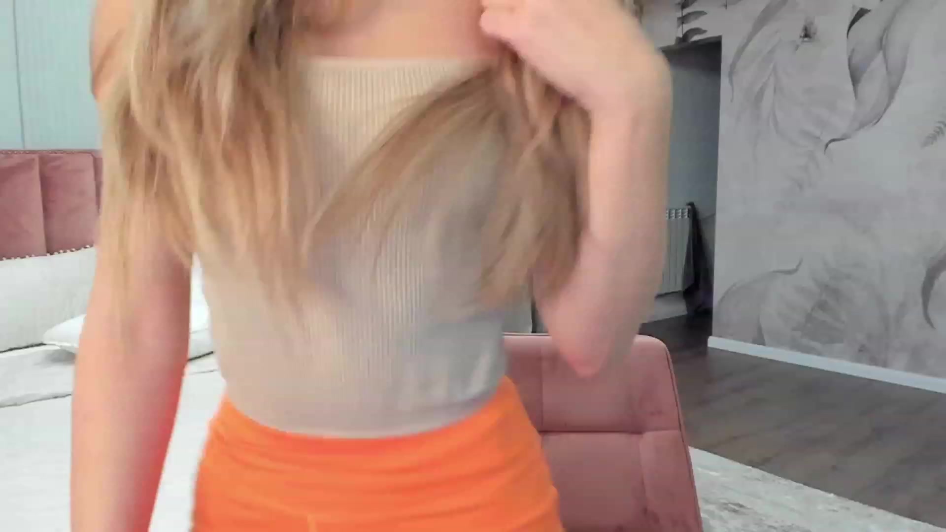 Gallery image thumbnail from NellieCutest's myfreecams stream on, 12/01/2022, 20:53 image 4 of 20