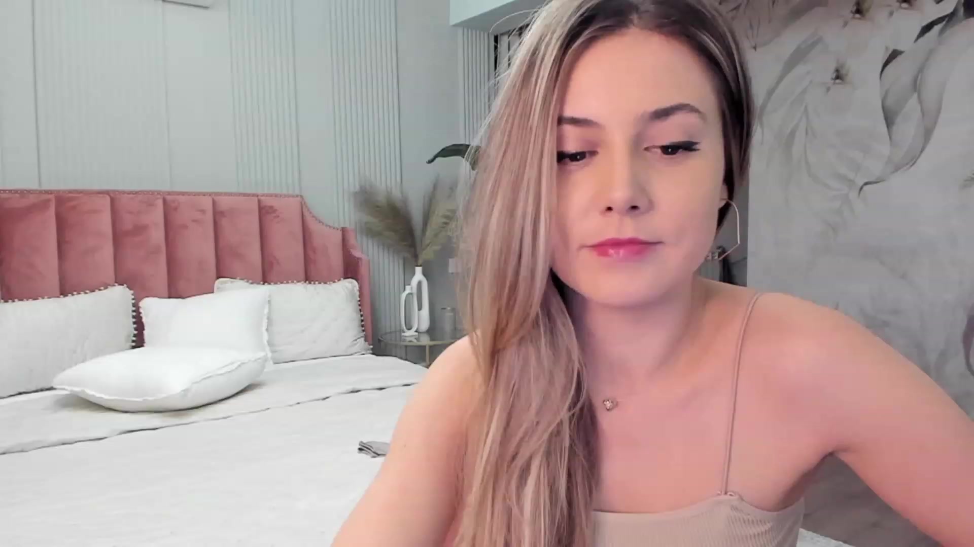 Gallery image thumbnail from NellieCutest's myfreecams stream on, 12/01/2022, 20:53 image 1 of 20