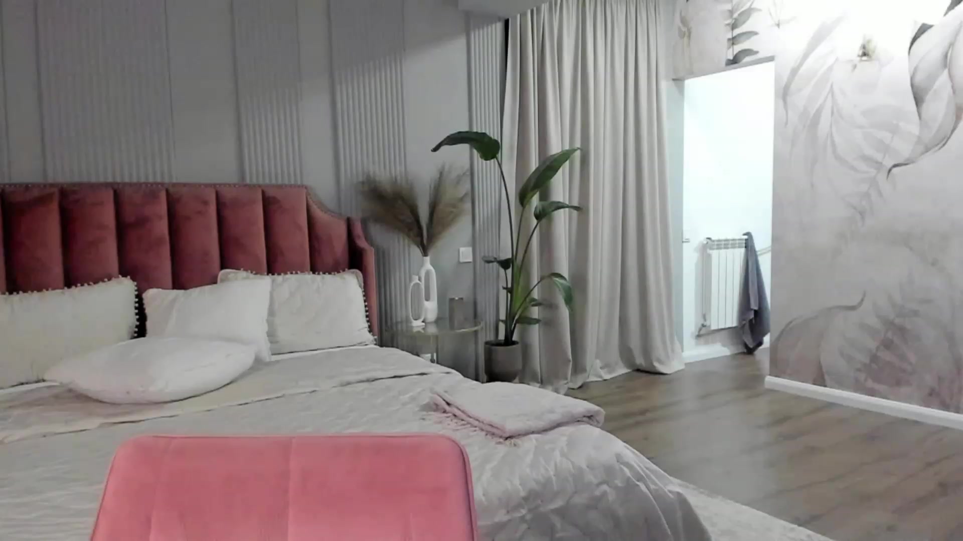 Gallery image thumbnail from NellieCutest's myfreecams stream on, 12/01/2022, 23:08 image 16 of 20