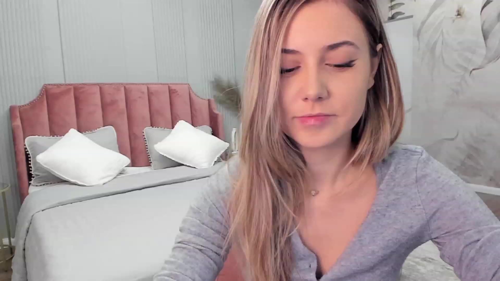 Gallery image thumbnail from NellieCutest's myfreecams stream on, 12/04/2022, 24:11 image 2 of 20