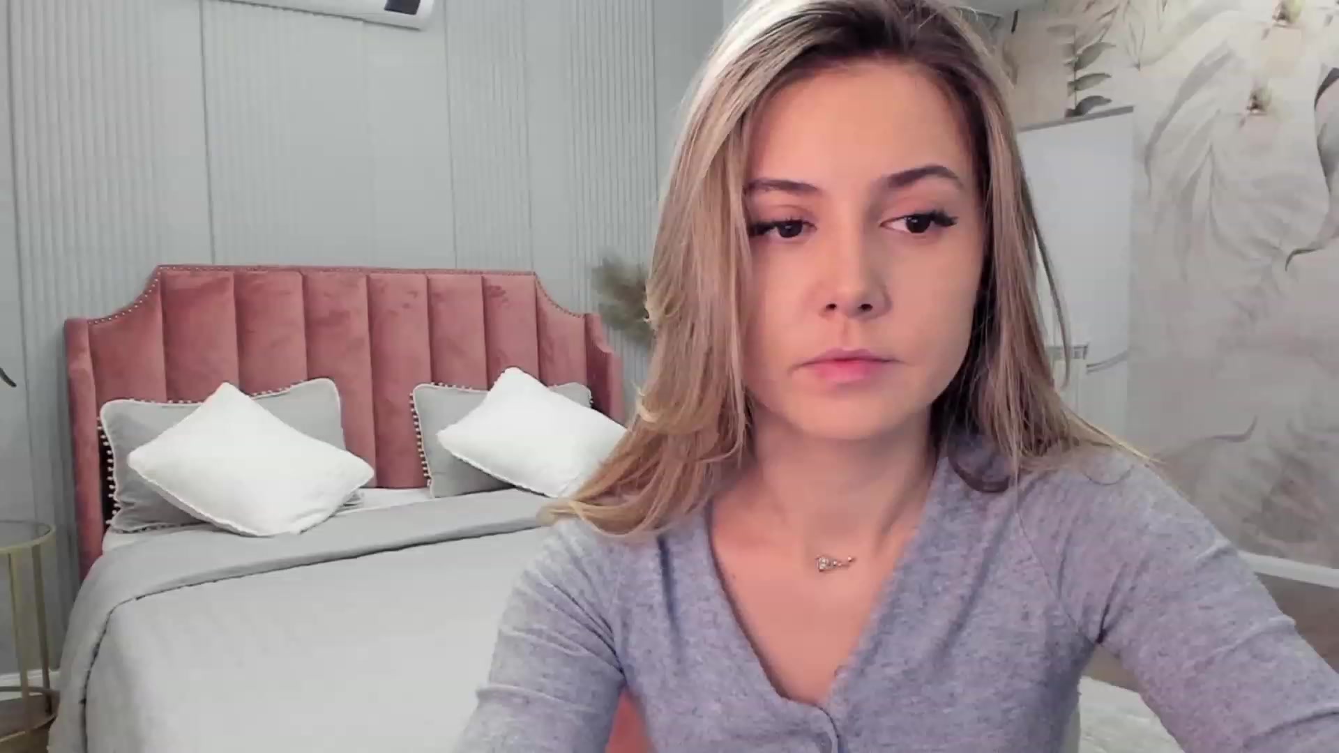 Gallery image thumbnail from NellieCutest's myfreecams stream on, 12/04/2022, 24:11 image 1 of 20