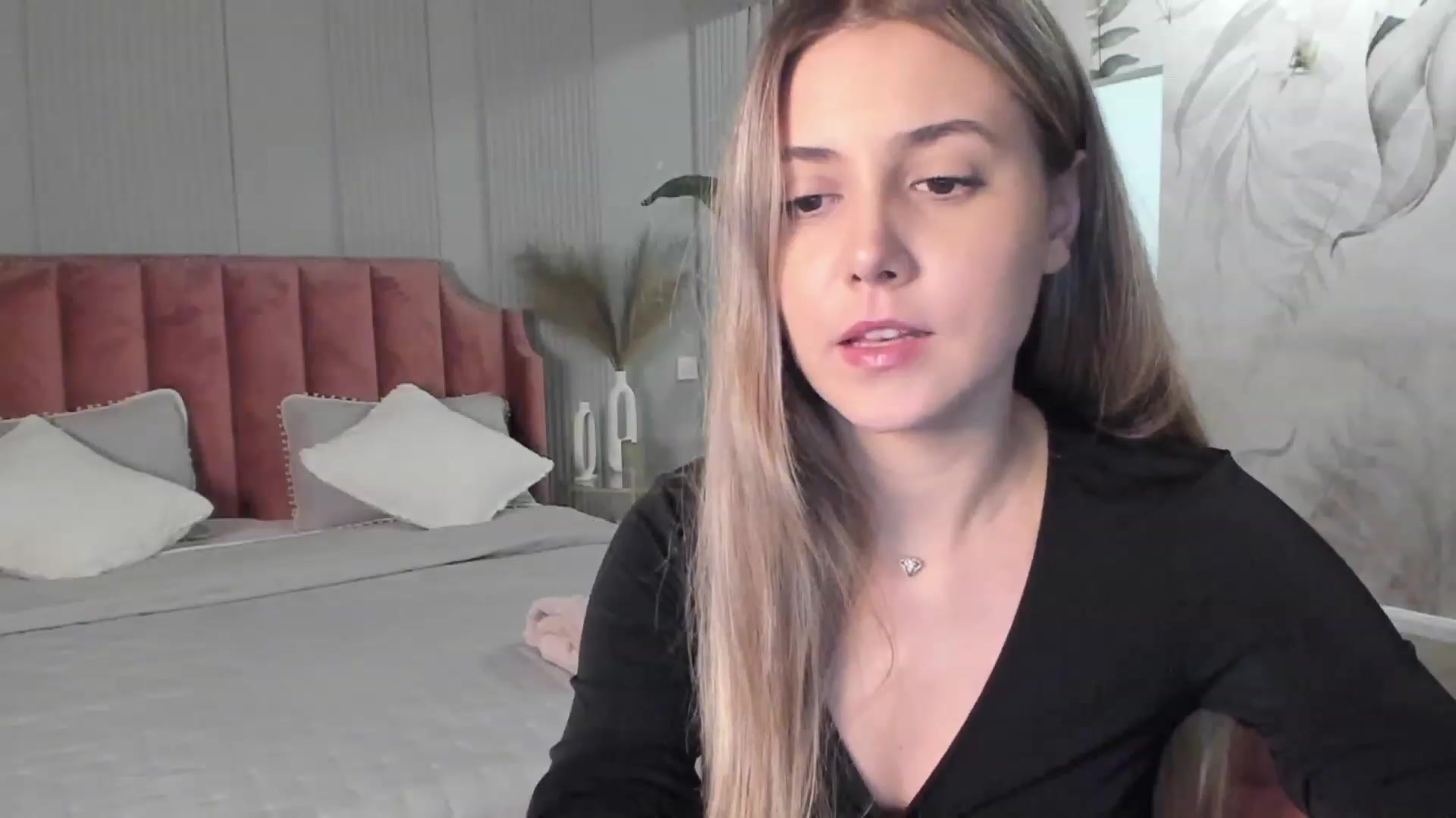 Gallery image thumbnail from NellieCutest's myfreecams stream on, 12/04/2022, 22:33 image 3 of 20
