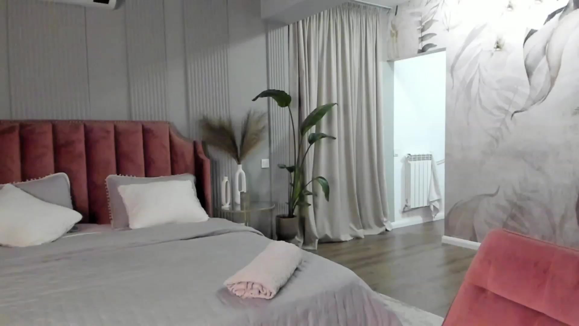 Gallery image thumbnail from NellieCutest's myfreecams stream on, 12/08/2022, 22:15 image 17 of 20