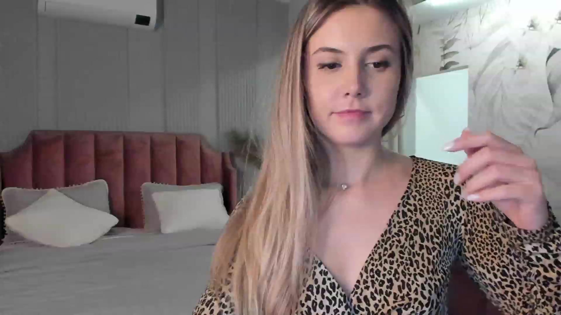 Gallery image thumbnail from NellieCutest's myfreecams stream on, 12/08/2022, 22:15 image 15 of 20