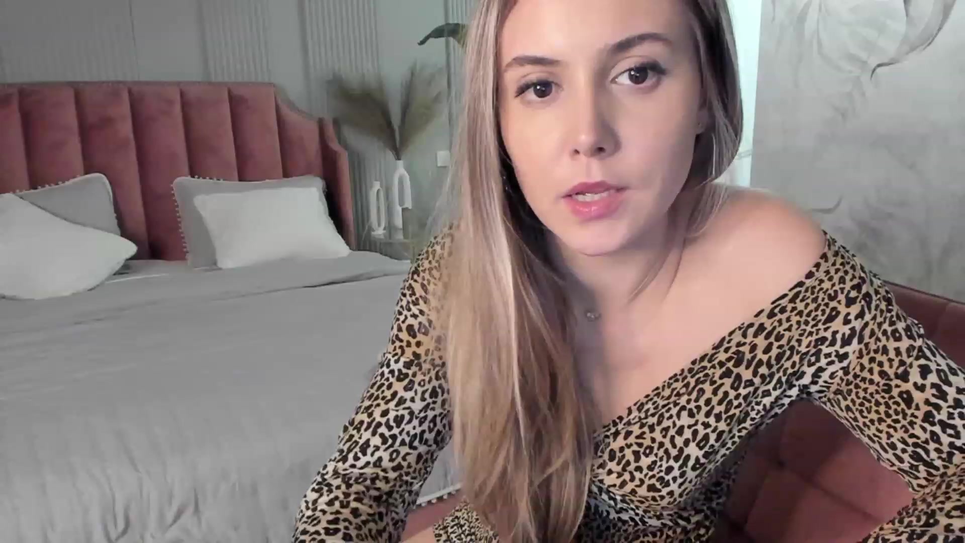 Gallery image thumbnail from NellieCutest's myfreecams stream on, 12/08/2022, 22:15 image 16 of 20
