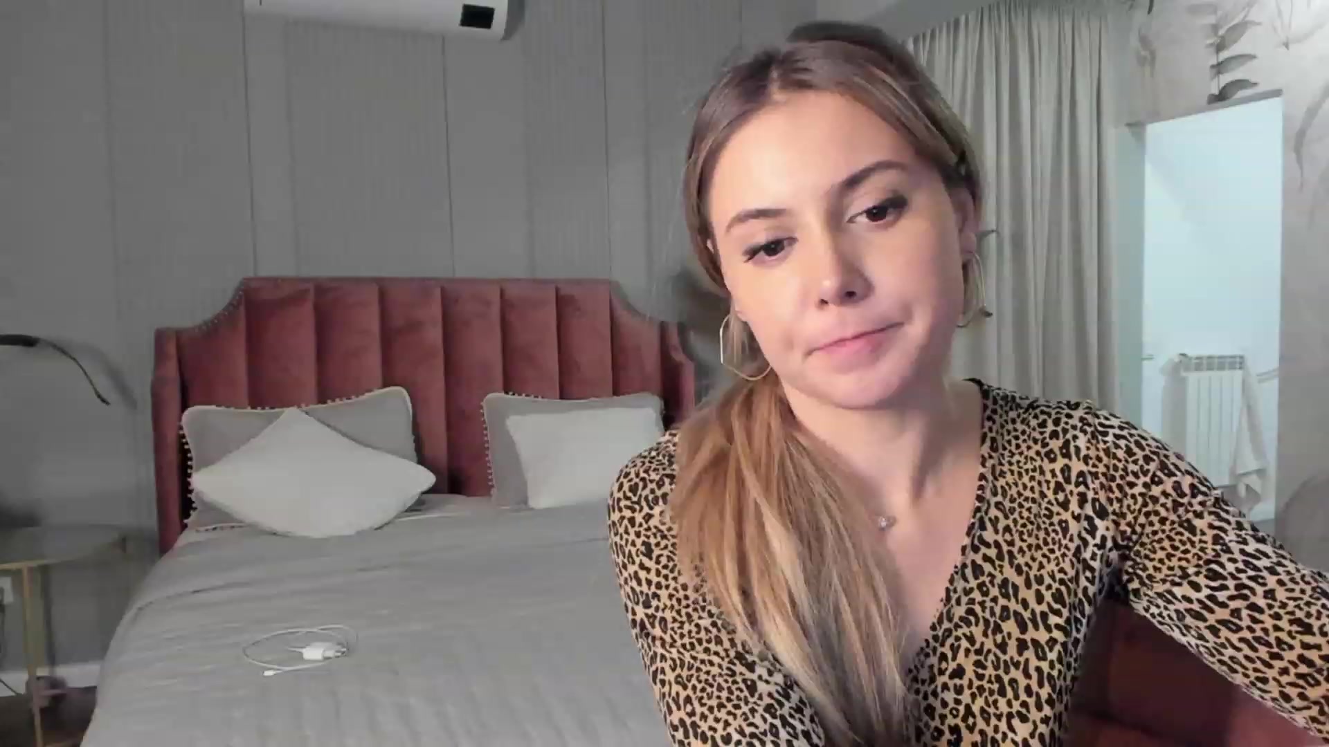 Gallery image thumbnail from NellieCutest's myfreecams stream on, 12/08/2022, 22:15 image 1 of 20