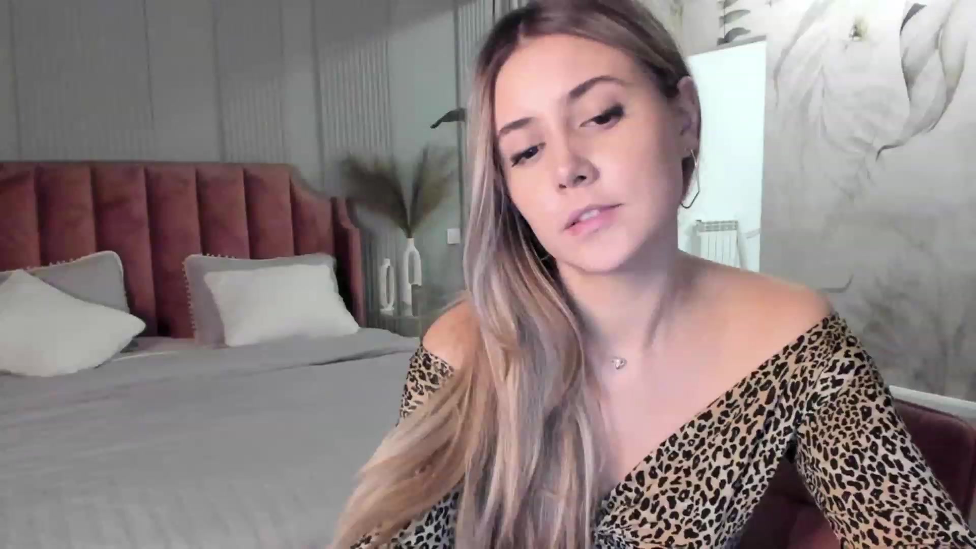Gallery image thumbnail from NellieCutest's myfreecams stream on, 12/08/2022, 22:15 image 8 of 20