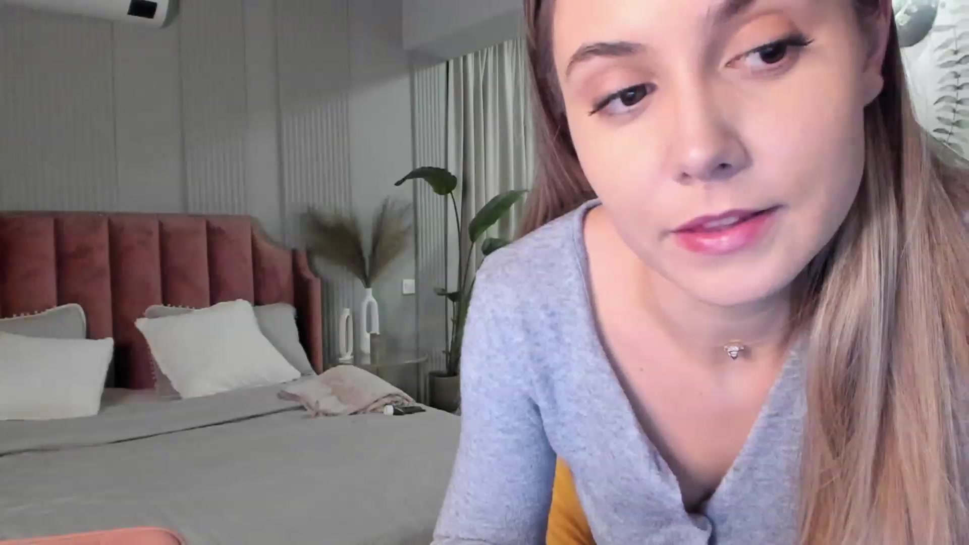 Gallery image thumbnail from NellieCutest's myfreecams stream on, 12/09/2022, 20:34 image 17 of 20