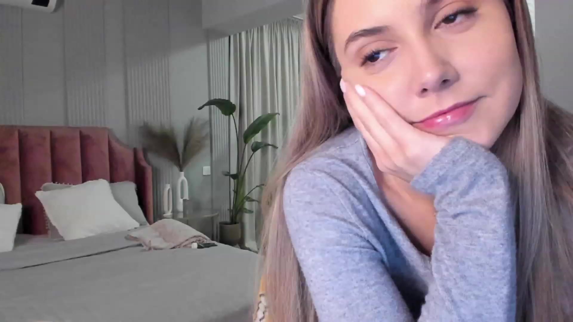 Gallery image thumbnail from NellieCutest's myfreecams stream on, 12/09/2022, 20:34 image 19 of 20