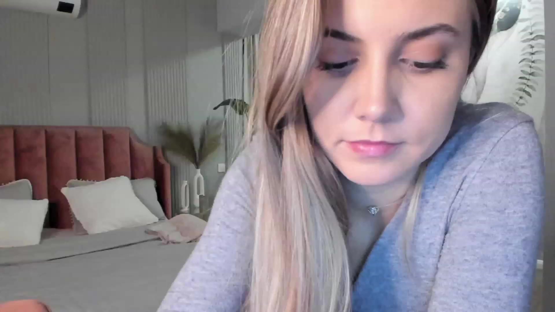 Gallery image thumbnail from NellieCutest's myfreecams stream on, 12/09/2022, 21:53 image 4 of 20