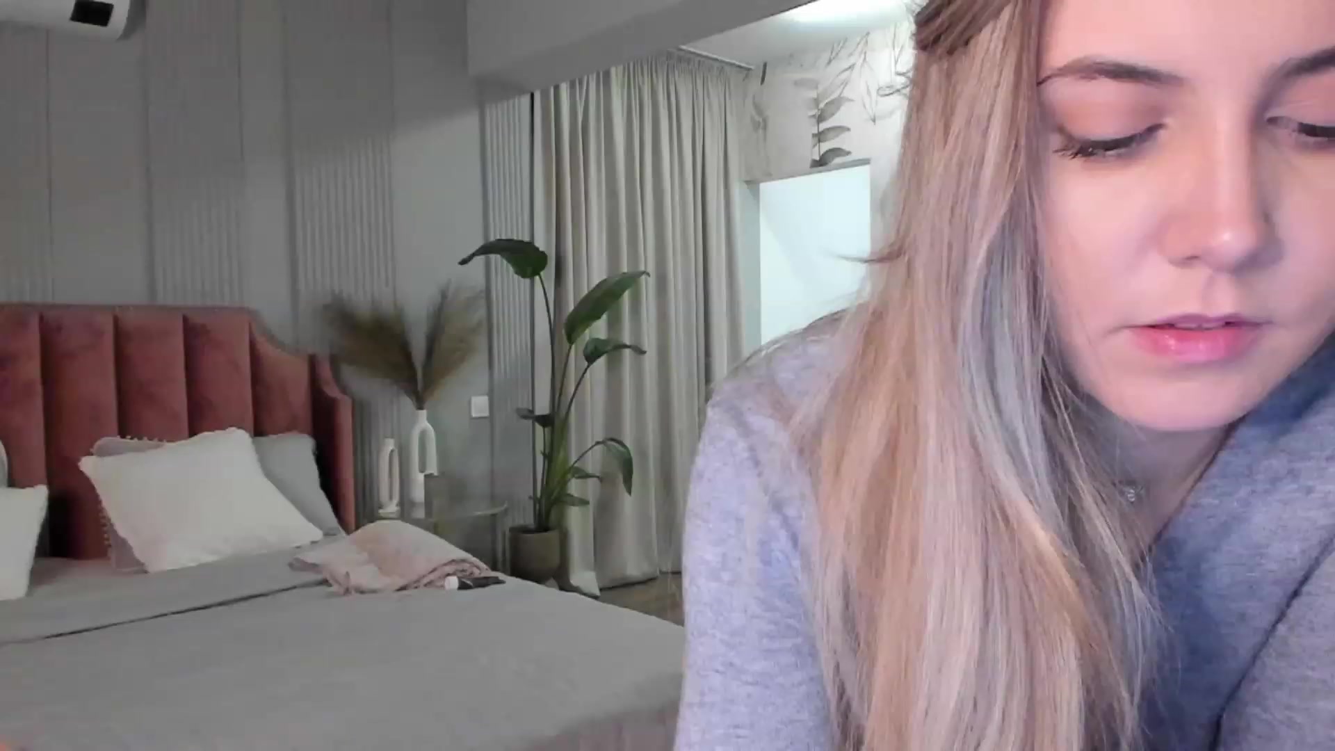 Gallery image thumbnail from NellieCutest's myfreecams stream on, 12/09/2022, 21:53 image 7 of 20