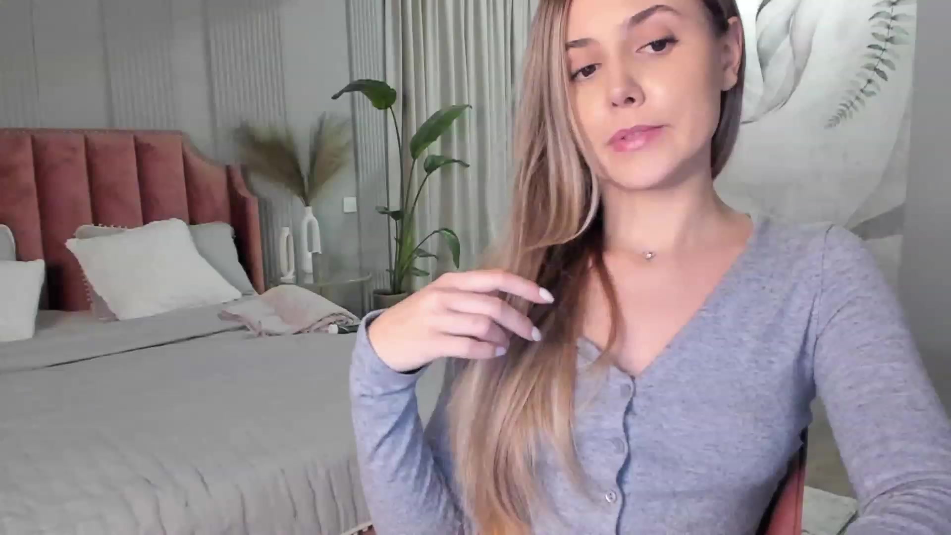 Gallery image thumbnail from NellieCutest's myfreecams stream on, 12/09/2022, 21:53 image 9 of 20