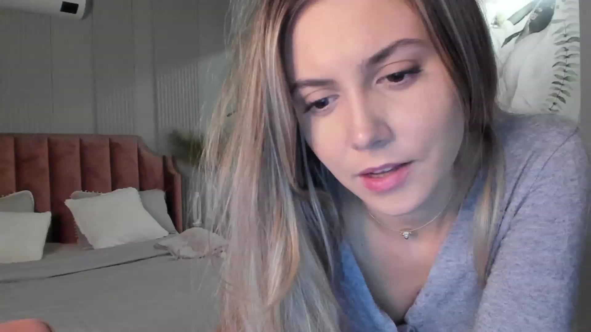 Gallery image thumbnail from NellieCutest's myfreecams stream on, 12/09/2022, 21:53 image 2 of 20