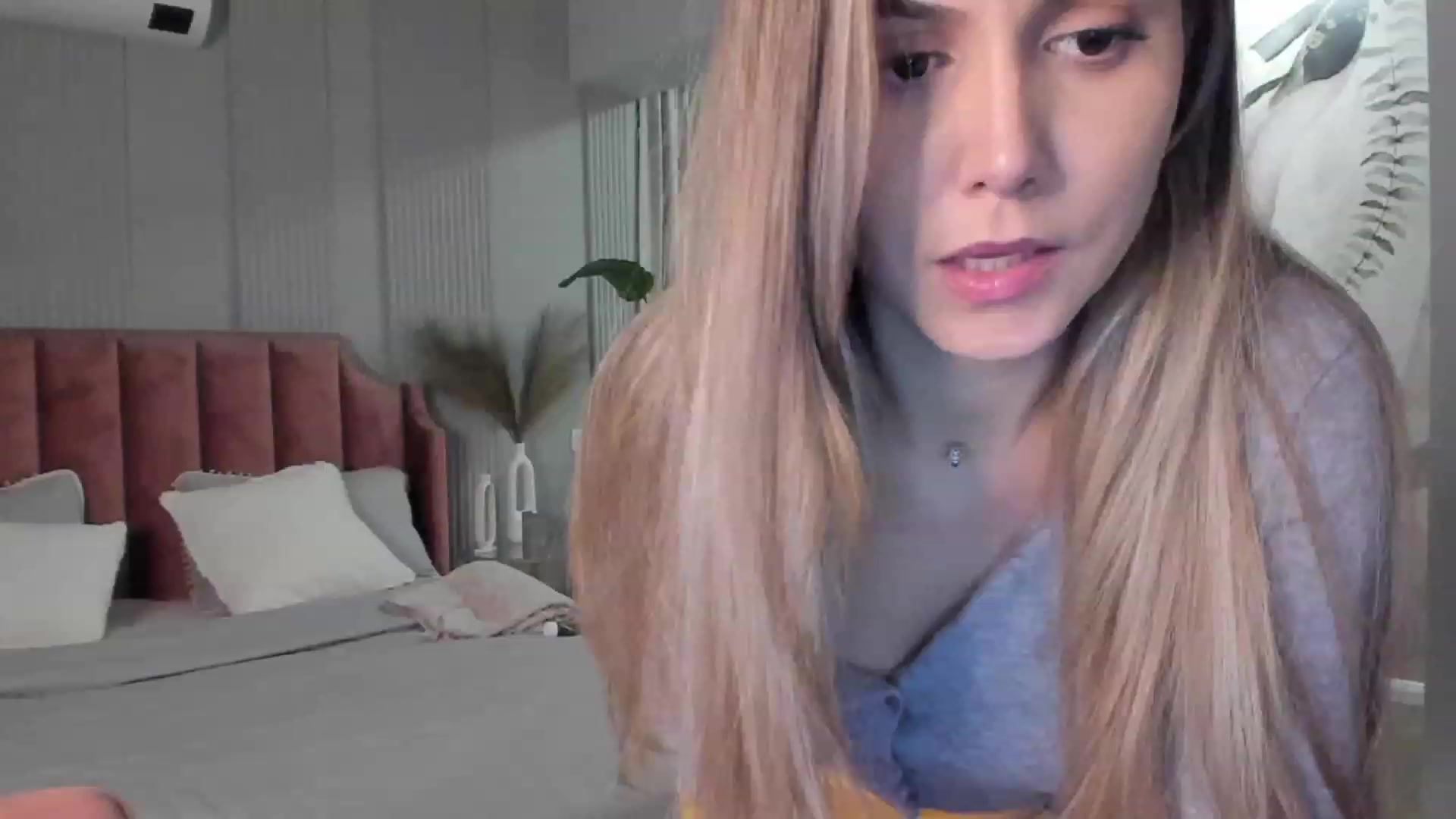 Gallery image thumbnail from NellieCutest's myfreecams stream on, 12/09/2022, 21:53 image 3 of 20
