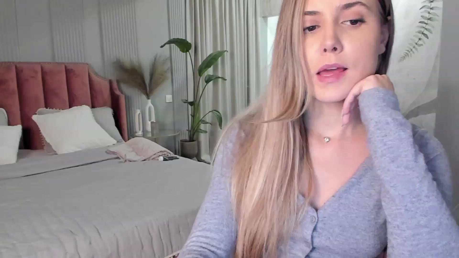 Gallery image thumbnail from NellieCutest's myfreecams stream on, 12/09/2022, 21:53 image 10 of 20