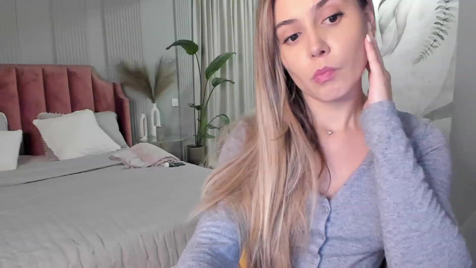 Gallery image thumbnail from NellieCutest's myfreecams stream on, 12/09/2022, 21:53 image 8 of 20