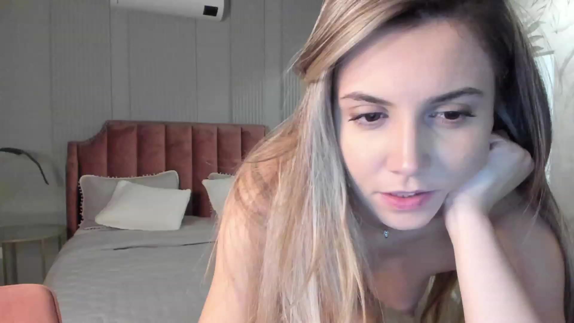 Gallery image thumbnail from NellieCutest's myfreecams stream on, 12/09/2022, 22:46 image 11 of 20