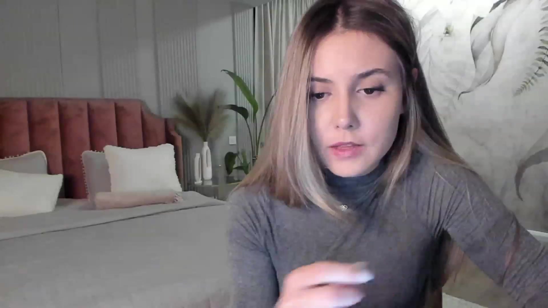 Gallery image thumbnail from NellieCutest's myfreecams stream on, 12/10/2022, 22:04 image 3 of 20
